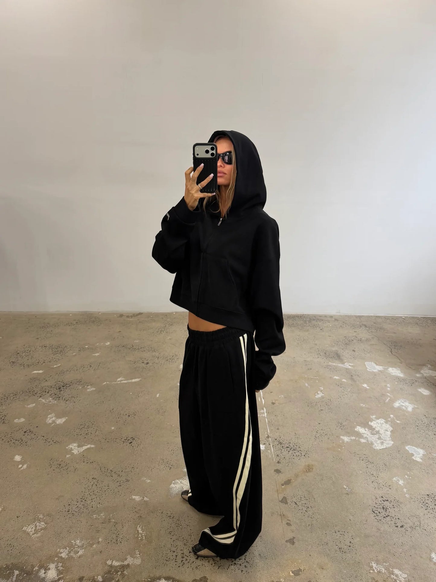 SSAINT - Cropped Hoodie - Black & Butter