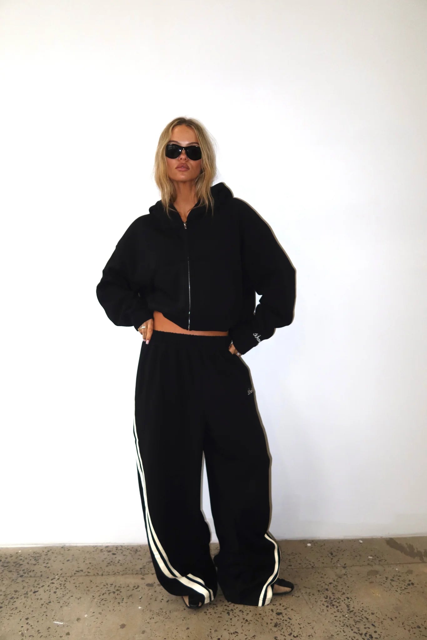 SSAINT - Cropped Hoodie - Black & Butter
